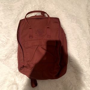 This a burnt red fallraven backpack and it has never been worn.